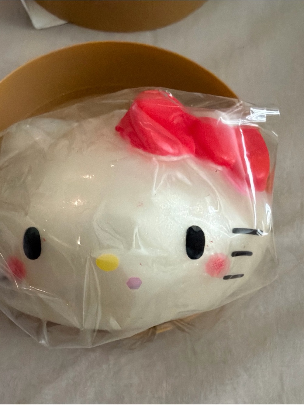 Hello Kitty metallic dumpling  - White with Pink Bow - Picture 9 of 10